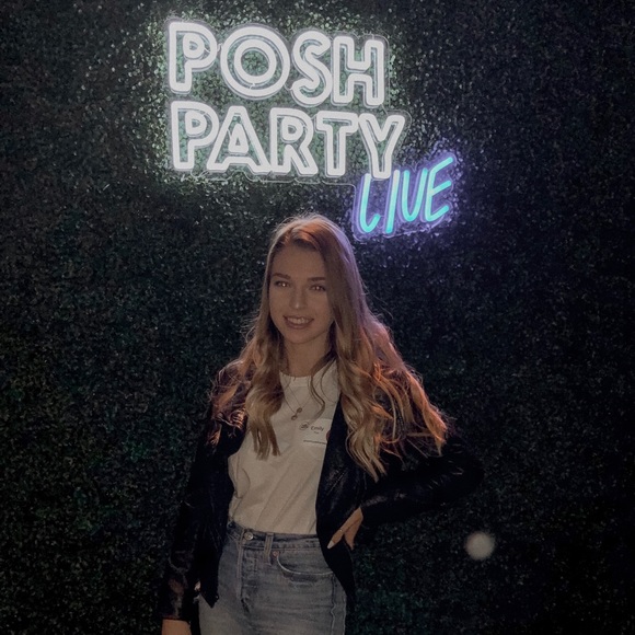 Meet your Posher, Emily - Picture 2 of 8